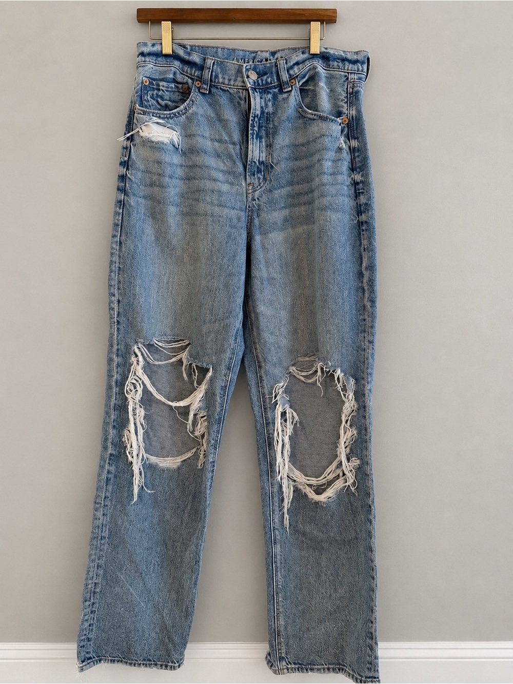 American Eagle Strigid Ripped Distressed Straight Leg Jeans Women’s Size 10 Blue